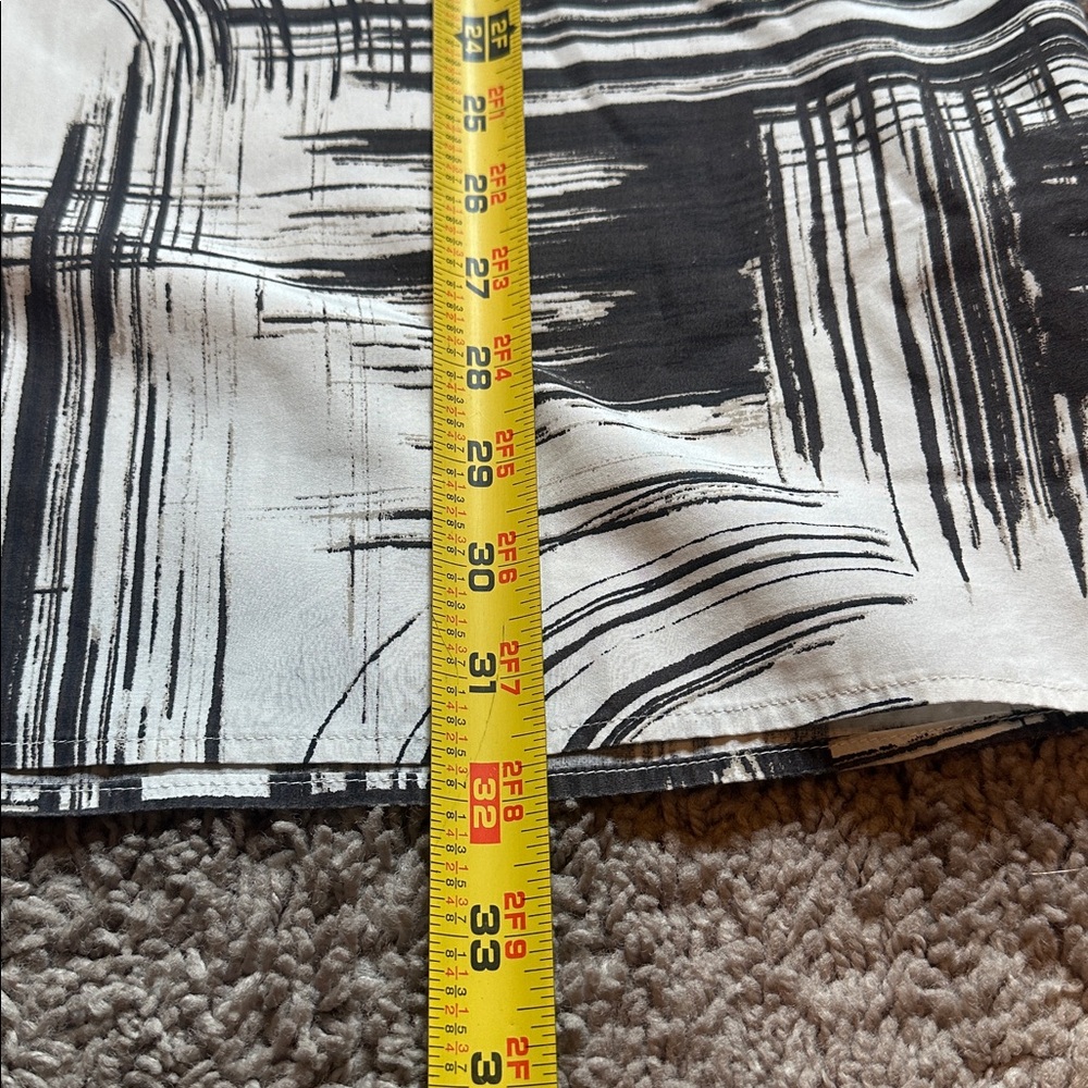 Banana Republic Black and Cream Abstract Button-Up Collared Shirt Mens Size XXLT - Picture 6 of 7